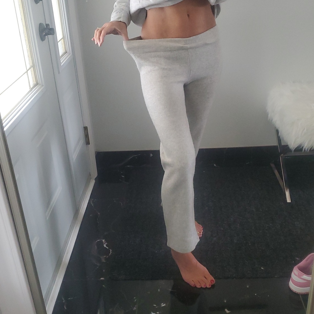 Neiman Marcus Gray 100% Cashmere Knit Classic Cropped Low Rise Lounge Pants - Picture 4 of 14